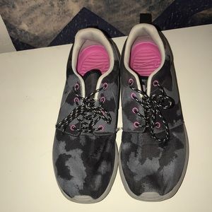 Black and grey camo Nike Roshe